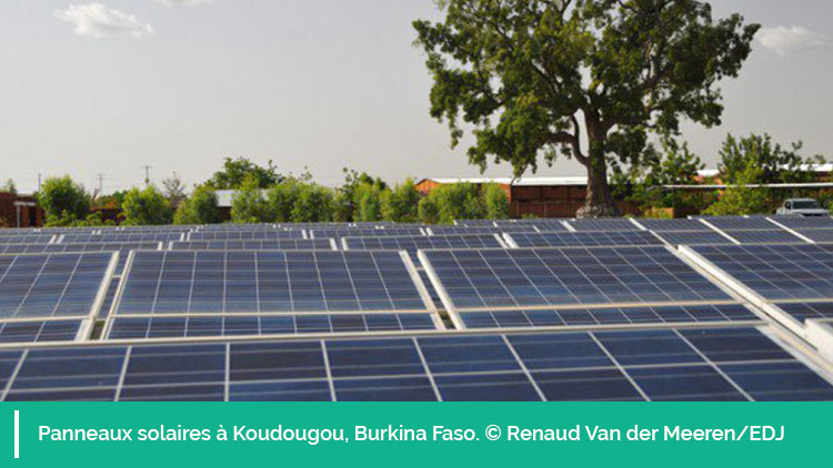 Photo de panneaux solaires à Koudougou au Burkina Faso. © Renaud Van der Meeren/EDJ